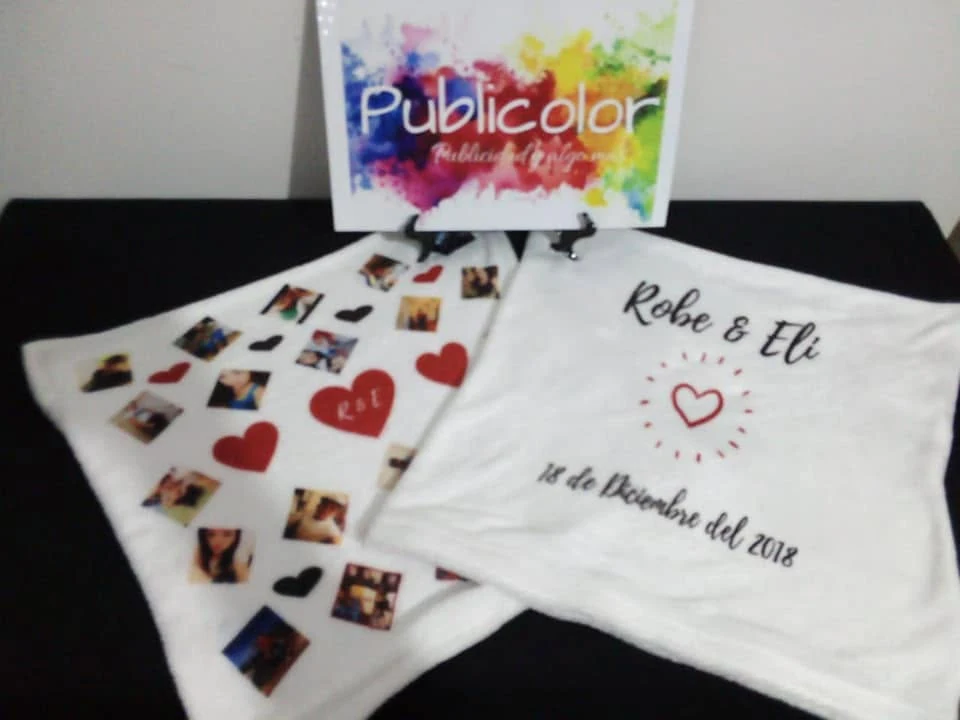 Textiles personalizados con fotografías y fecha de aniversario